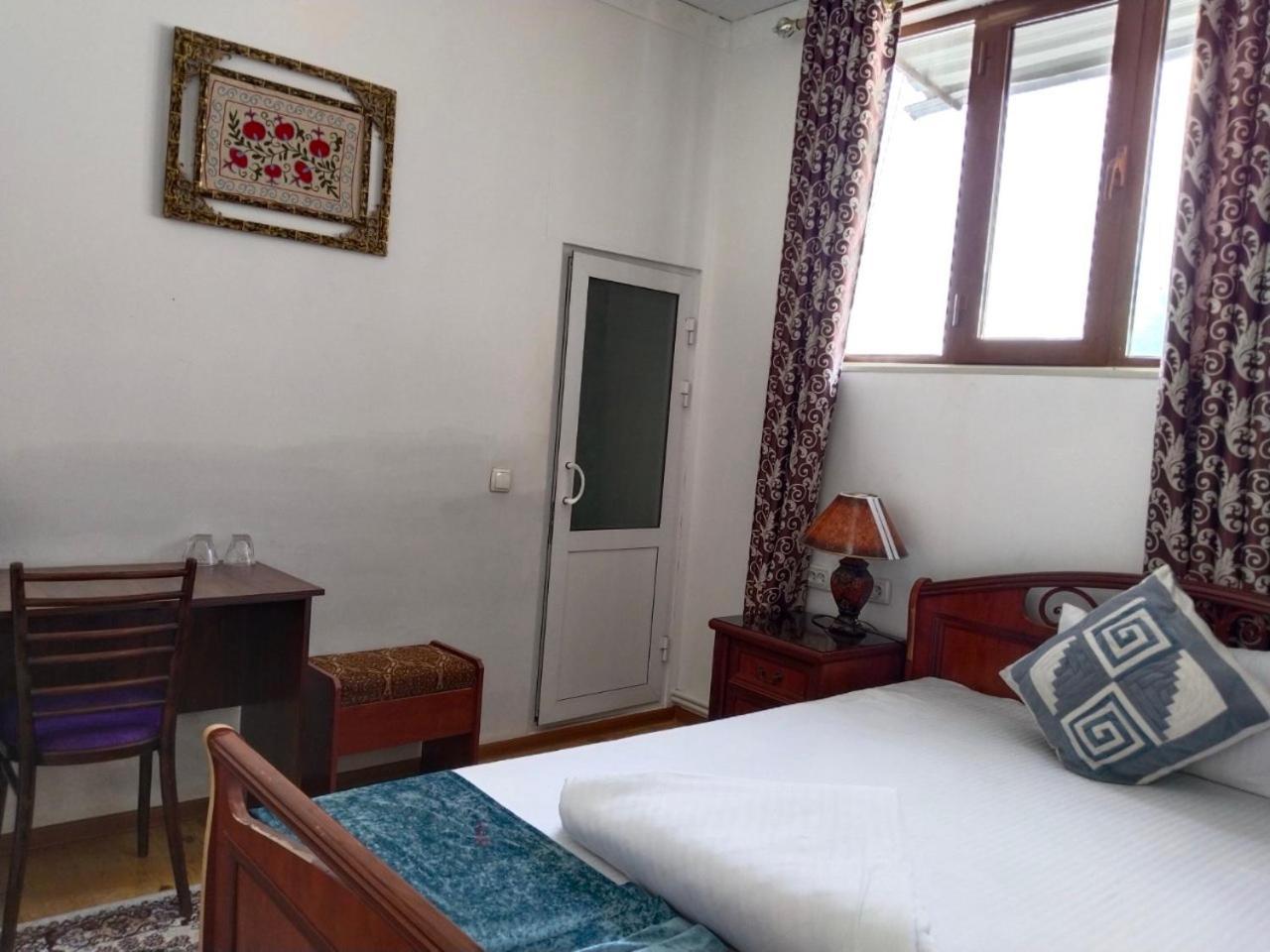 Hotel Rizqiro'Z Boutique 부하라 외부 사진